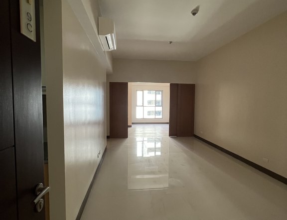 Rent to own 2 Bedroom with balcony Condo for sale in Ellis Makati CBD
