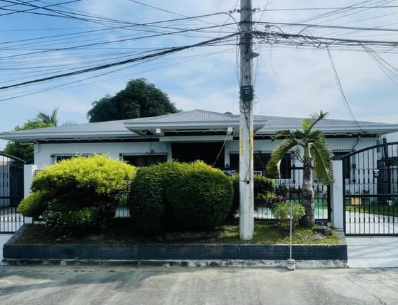 FOR SALE WELL MAINTAINED BUNGALOW HOUSE WITH EXPANSIVE LOT NEAR HOLY ANGEL UNIVERSITY