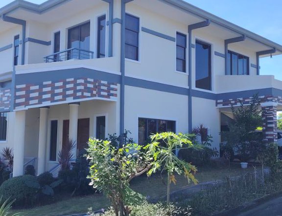 5 Bedrooms Single Detached House For Lease in Silang Cavite