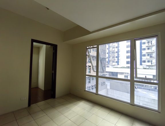 2 Bedroom (51 Sqm.) Rent to Own/RFO Condo in Boni Mandaluyong Manila