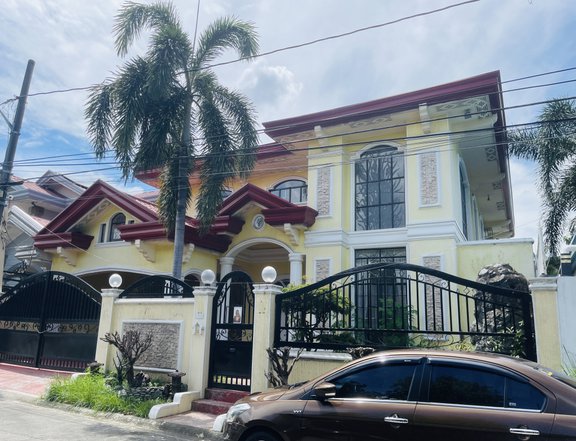 For Sale, 5BR House in Italia 500 BF Resort Village, Las Pinas City