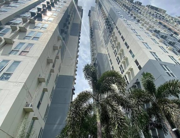For Sale 2-Bedroom with Balcony Corner Unit in Pasig City 30k Mothly