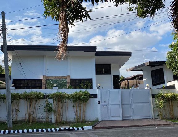 House and Lot for Sale inside Merville Park Subdivision