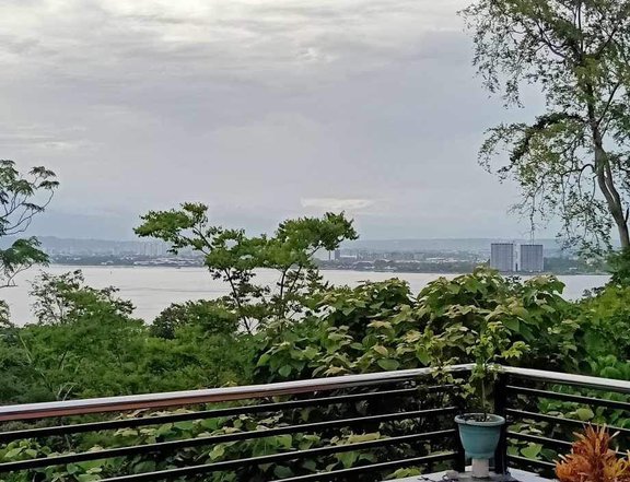 House with a Panoramic View of the Sea For Sale in Samal Island