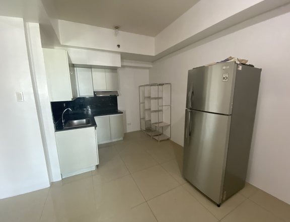 2BR Unit with parking For Sale in The Beacon, Makati!