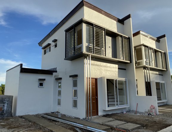 3 Bedroom 2 Bathroom House  In Lipa City Only 90K Downpayment