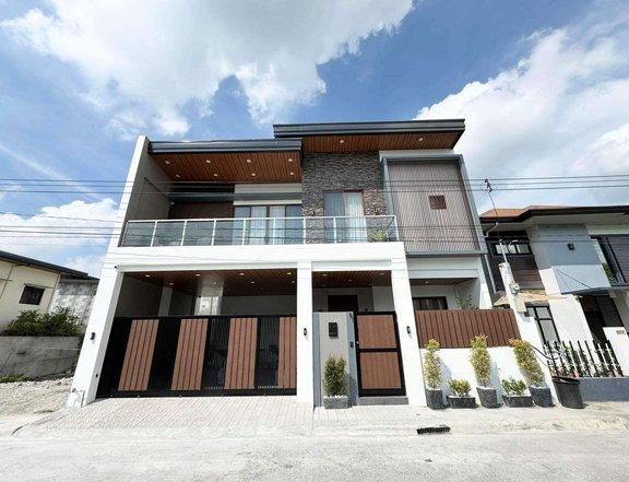 4 Bedroom Single Detached House with Swimming pool For Sale in Angeles Pampanga near Clark Airport