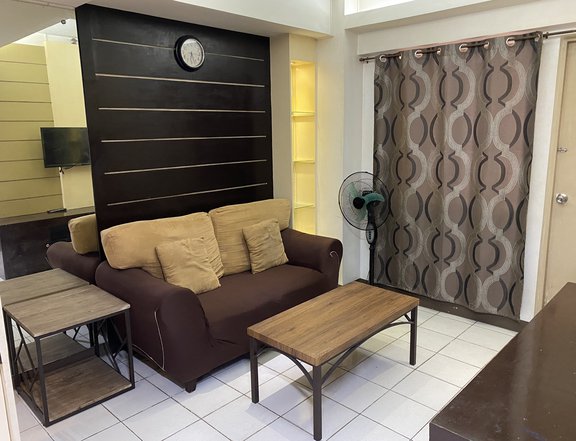 Pre-Owned 33.00 sqm 1-bedroom Residential Condo For Sale in Makati