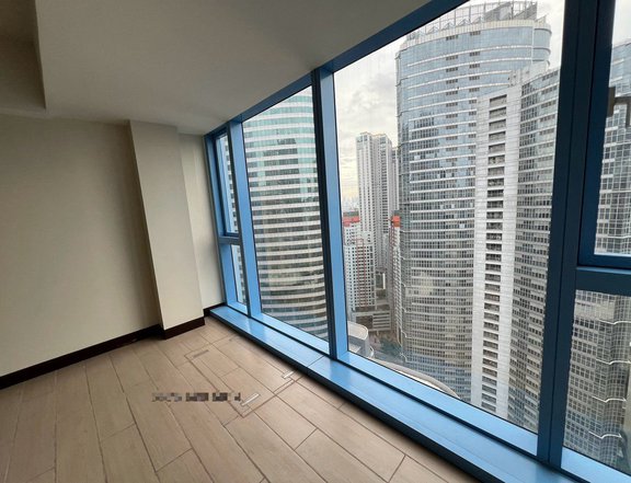 Three Central Makati, Executive Studio 41 sqm. for sale / Rent to Own