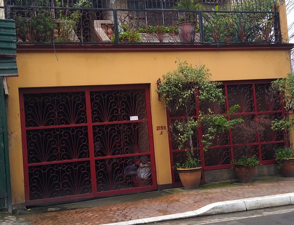 Pre- owned 3- bedroom, 3 t & b, terrace,2 kitchen,1 carport