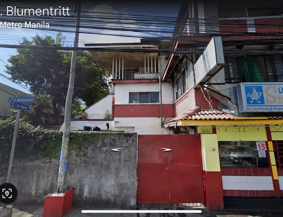 Old house and lot in the commercial area of San Juan city