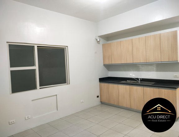 12Y 33 sqm. High Rise Condo Clean 1BR Studio for Sale with Kitchen