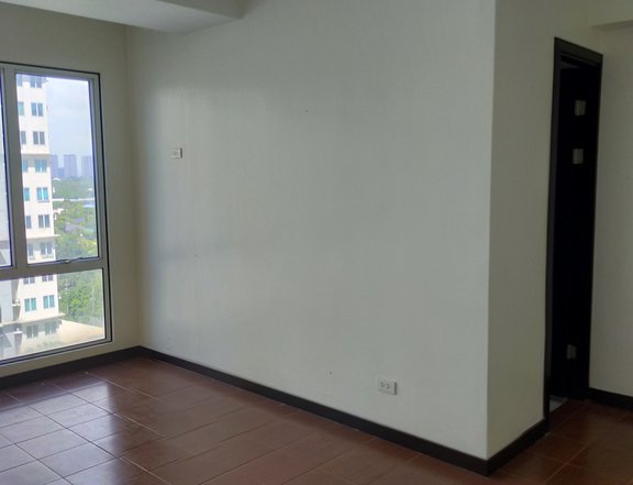 RFO 2Bedroom 30K monthly Rent to Own Condo in San Lorenzo Place Makati