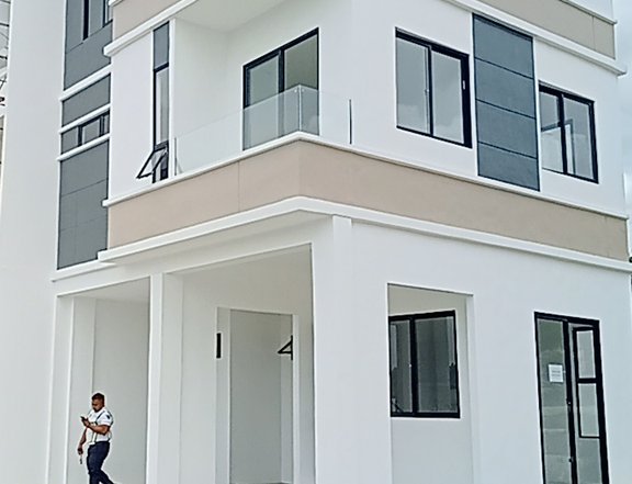 3 story townhouse for sale in Talamban,Cebu