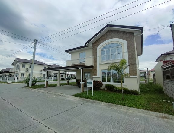 4-bedroom Single Detached House For Sale in Clark Angeles Pampanga