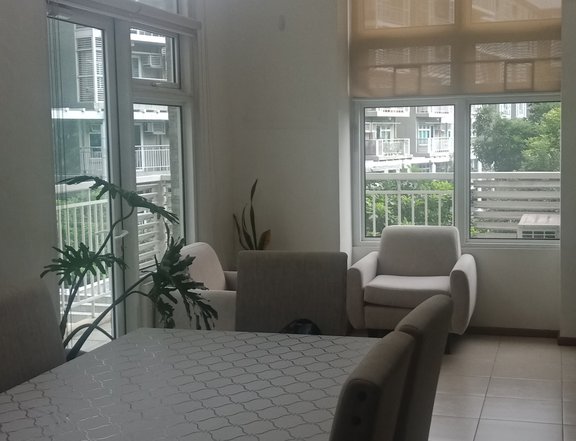 Furnished 3bedroom residential condo with parking and garden view in Two Serendra BGC