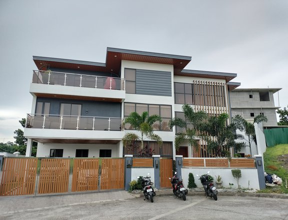 6BR with Amenities For Sale In Taytay Rizal