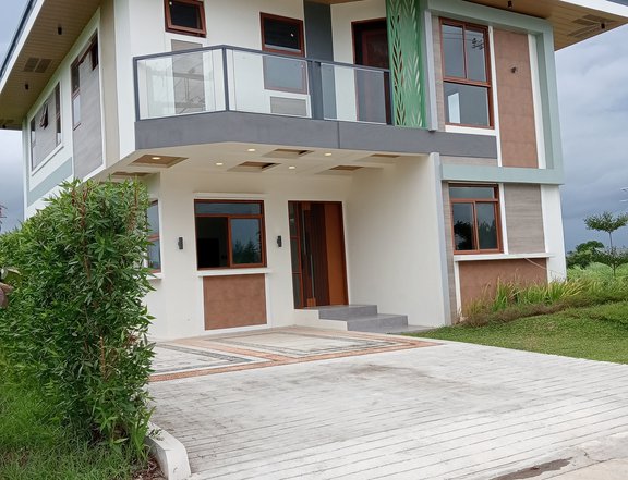 6-bedroom Single Detached House For Sale in Lipa Batangas