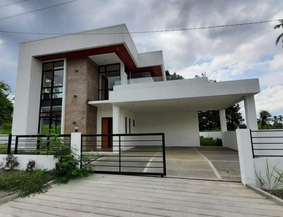 204 SQM HOUSE & LOT FOR SALE IN LIPA NEAR GOLF COURSE!