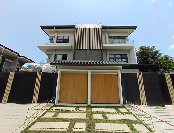 House and lot for sale in Taguig City near BGC with elevator