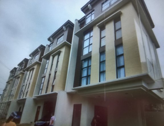 4 STOREY 3 BR SINGLE ATTACHED TOWN HOUSE IN QUEZON CITY