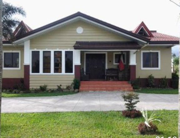 House and Lot For Sale in TAGAYTAY with Beautiful Breezy Air Huge Spa