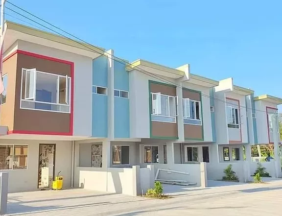 Pre selling Townhouse with 3 Bedrooms in Imus Cavite