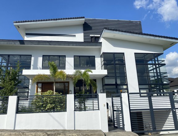 6Bedroom House and Lot For Sale in Tivoli Royale Quezon City Brand New