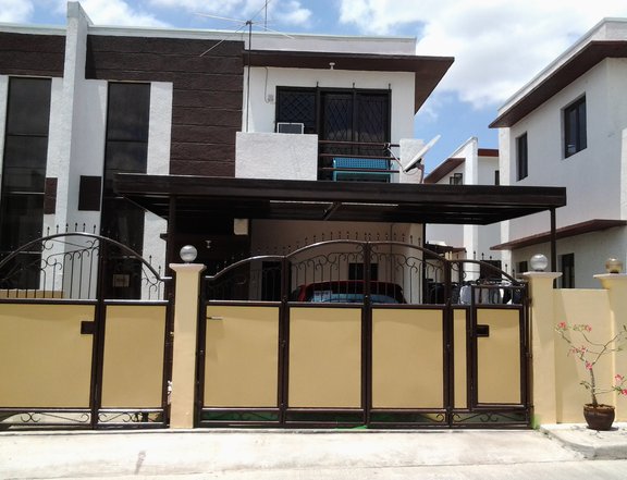 Pasalo 3-bedroom Townhouse For Sale in The Villas at Dasmarinas Cavite. Pls Contact 09285065956