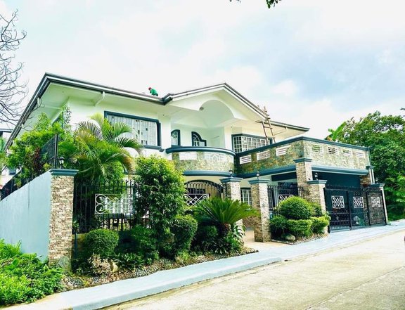 7BR House & lot for sale in Tandang Sora, Quezon City