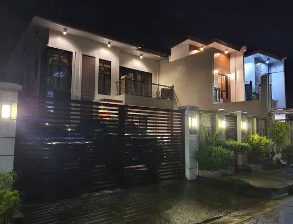 5-bedroom Single Detached House For Sale in Quezon City / QC Metro Manila