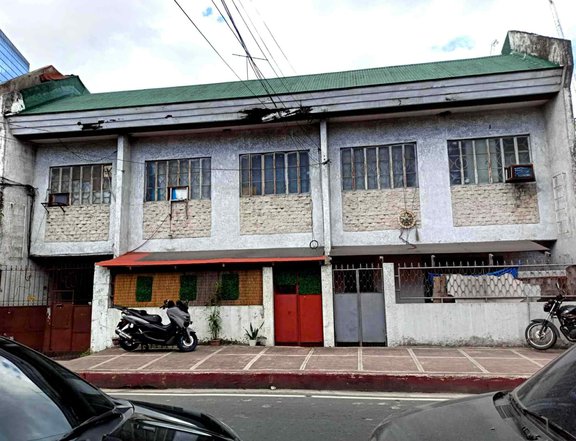 For Sale 262 SQM with 5 doors apartment