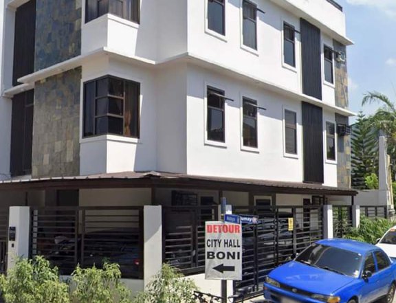 8-bedroom building in Mandaluyong Metro Manila