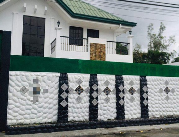 Pre- owned 6 bedrooms house and Lot in a gated community in Southwoods City, Binan Laguna