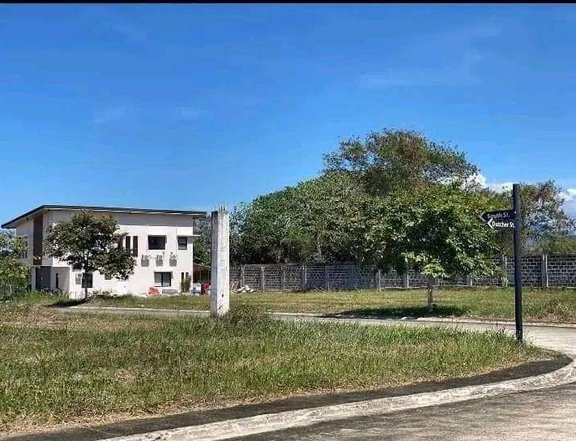 Lot For Sale! Sonoma Residences,Nuvali Sta rosa laguna  Clean Title  Corner lot Lot area:260sqm.