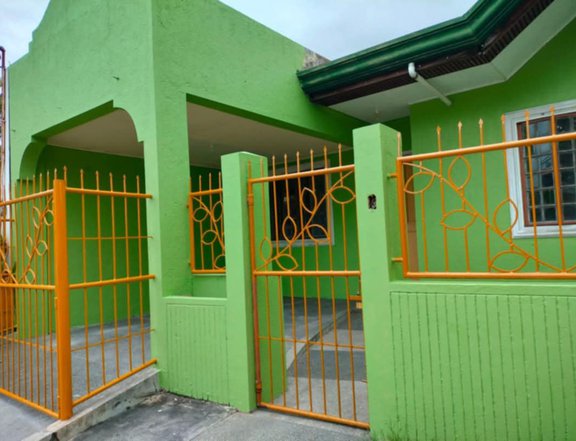 Pre-owned 3 br 2 bath bungalow duplex House for sale in Las Pinas City