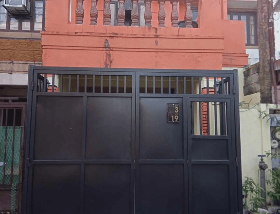 Pre-owned 2 bedroom townhouse for sale in quezon city