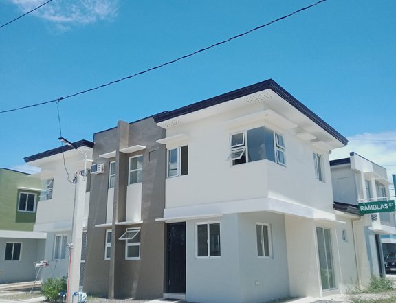 3-Bedroom Duplex/Twin House For Sale in Pila,Laguna