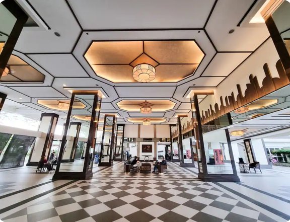 TORRE DE MANILA 2BR 55SQM BIG WITH BALCONY FACING LUNETA  MANILA BAY & AMENITIES