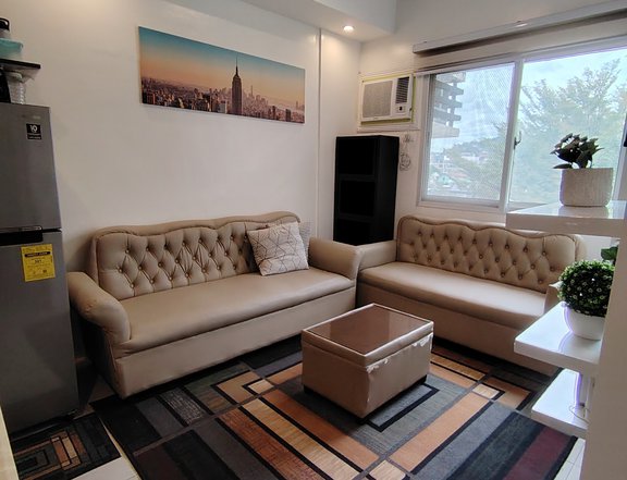 Condominium Fully Furnished 2BR 2 BT 1 Car Park