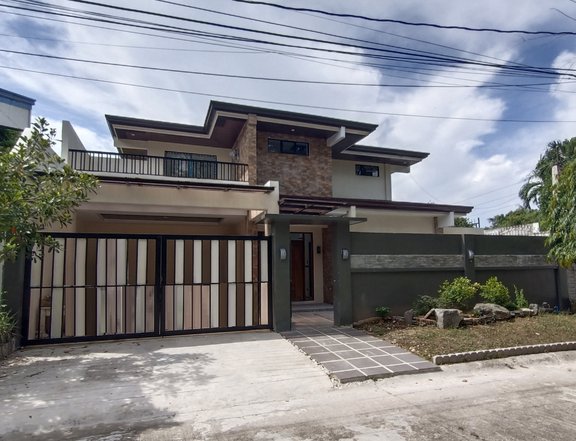 For Rent 9r Sale - 6 bedroom House with swimming pool in BF Homes Paranaque