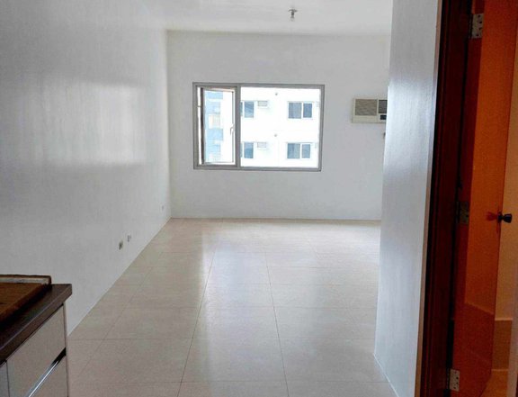 Studio condo 34sqm. With title and updated RPT