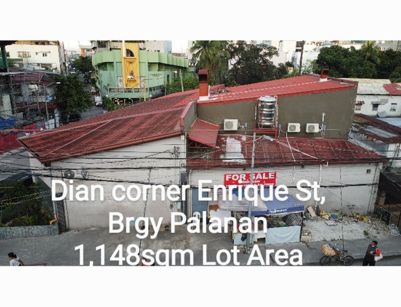1,148sqm Corner lot lot with warehouse and residence