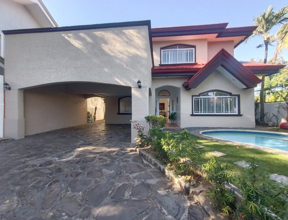 FOR RENT: 2 STY HOUSE WITH POOL IN BF HOMES PARANAQUE