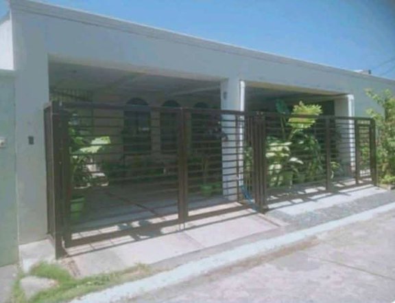 4-bedroom Single Detached House For Rent in Paranaque