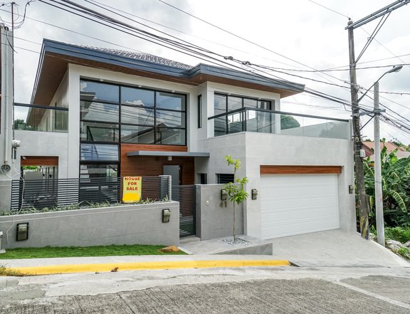 5-bedroom Single Detached House For Sale in Quezon City / QC