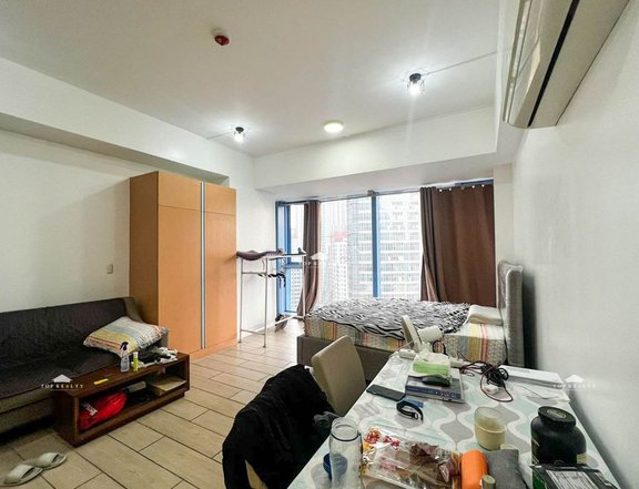 Studio Unit For Sale in Makati at Three Central