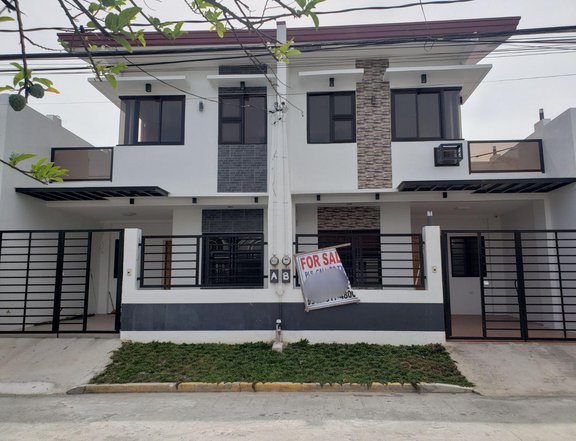5 Bedroom Townhouse For Sale in Las Pinas Metro Manila