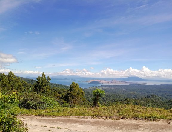 Lot for sale 500 sqm overlooking Taal Tagaytay City