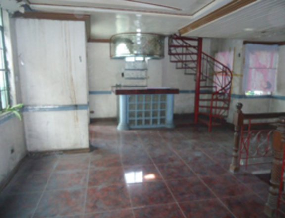 Foreclosed 6-bedroom Townhouse For Sale in Quezon City